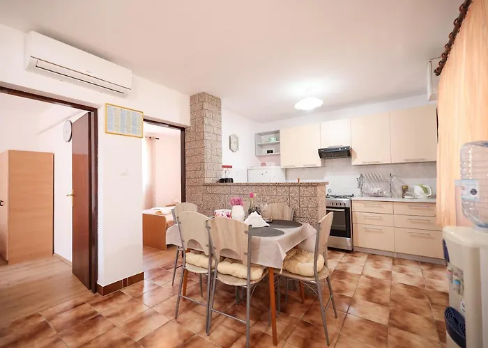 Apartment Danica Vir