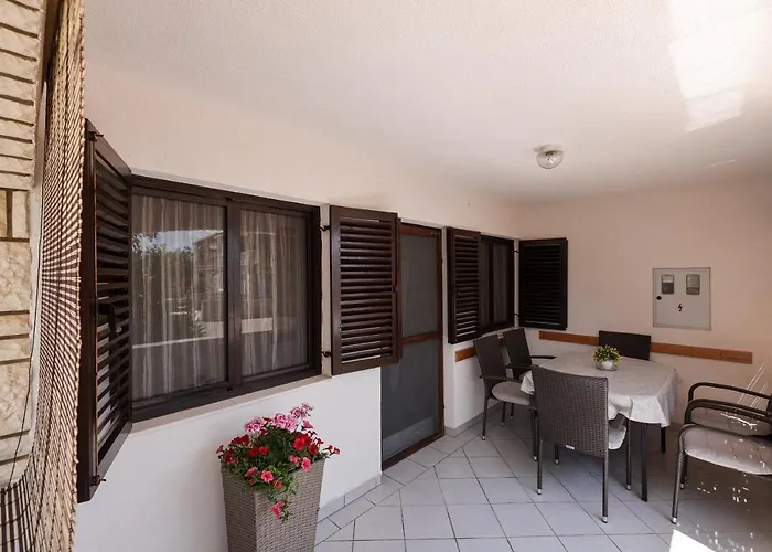 Danica Apartment Vir
