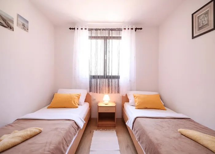 Danica Apartment Vir
