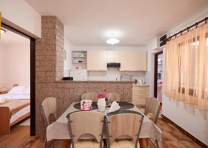 Danica Apartment *