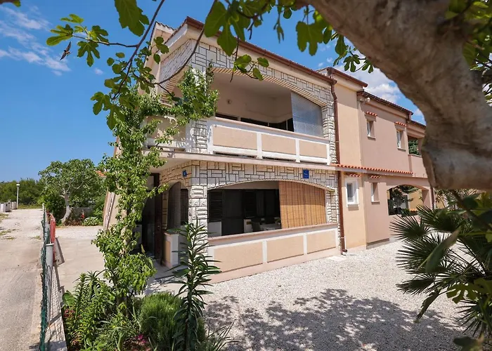 Danica Apartment Vir