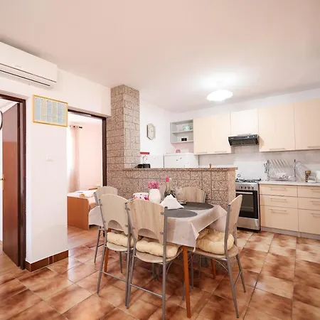 Apartment Danica Vir
