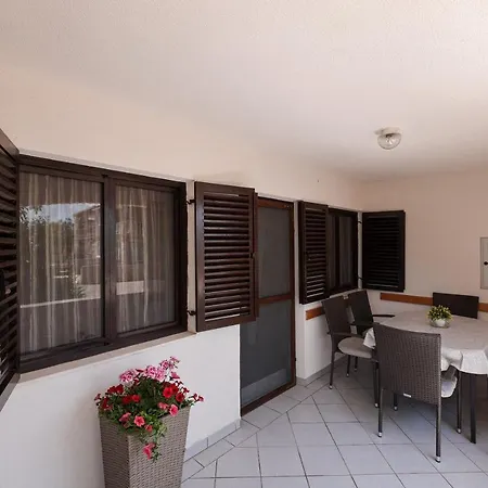 Danica Apartmán Vir