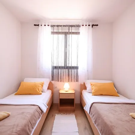 Danica Apartment Vir