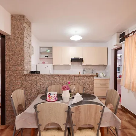 Danica Apartment *