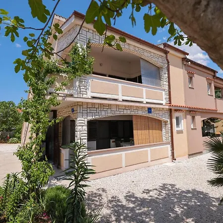 Danica Apartmán Vir