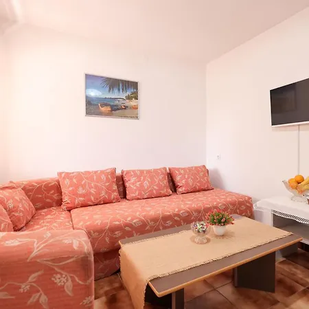Danica Apartment *
